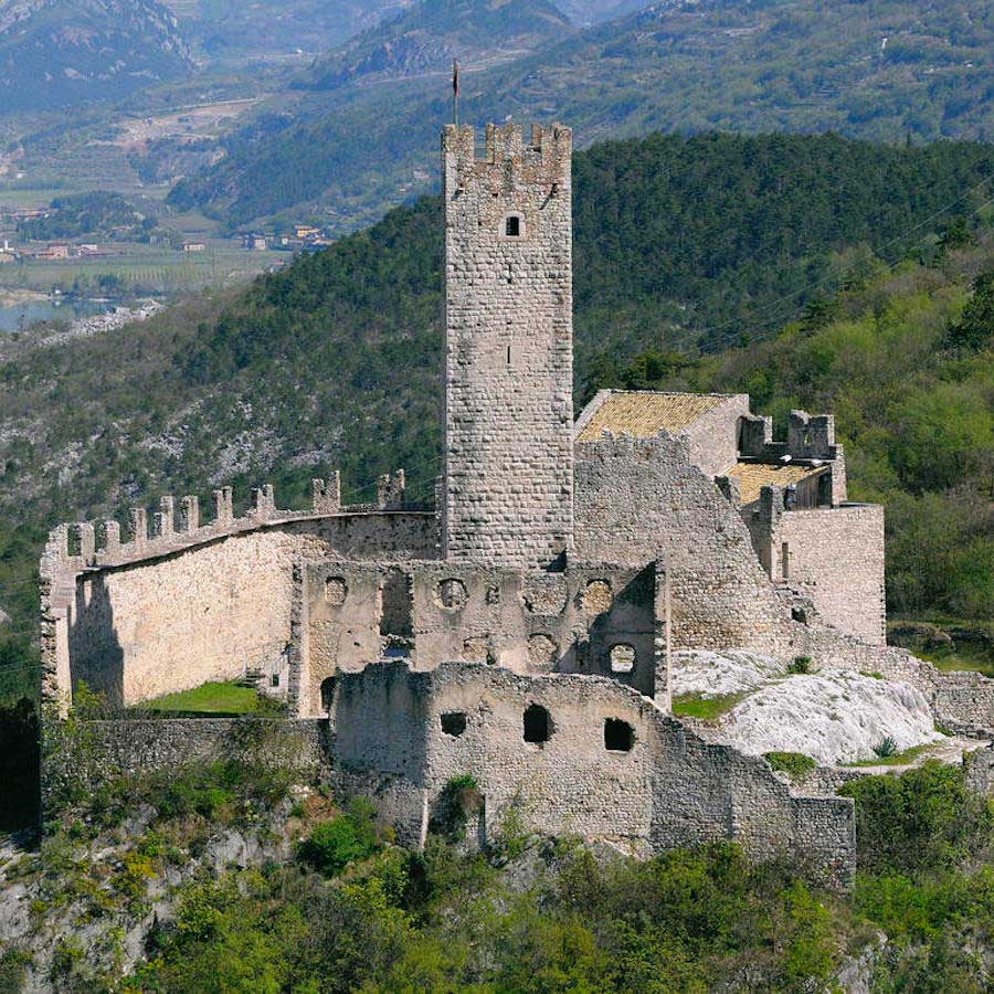 Drena Castle - Lake Garda Guide
