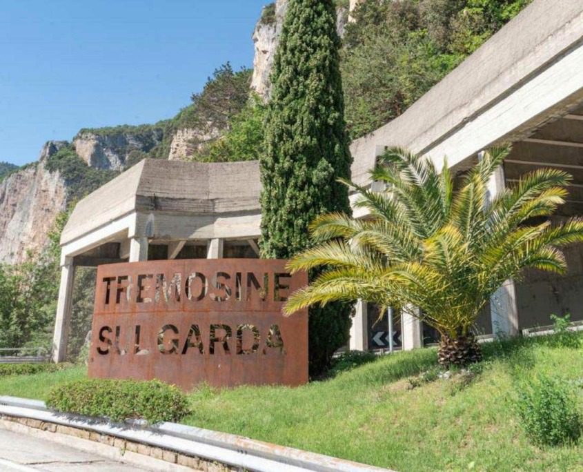 Metal street sign for Pieve di Tremosine village.
