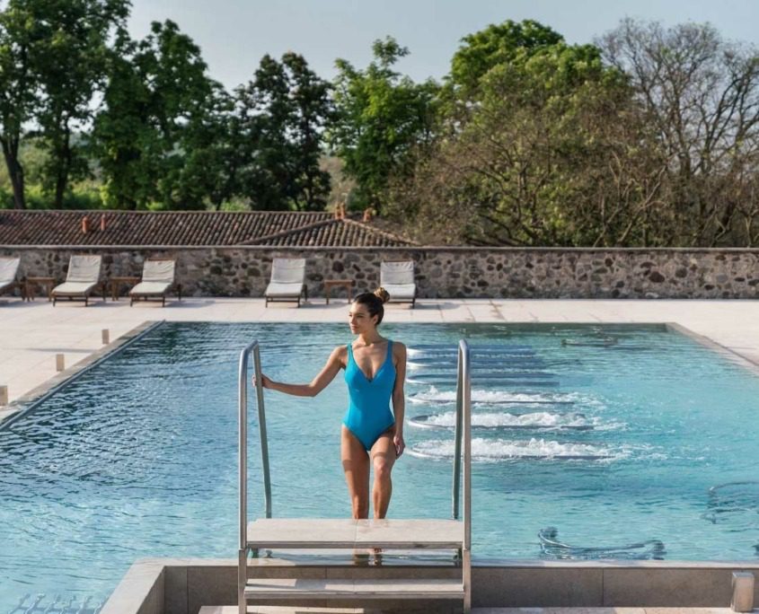 Woman coming out of the pool at QC Termegarda.